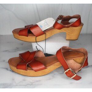 Time and Tru Wooden Heel Sandal Women's Brown Faux Leather Ankle Straps Size 11